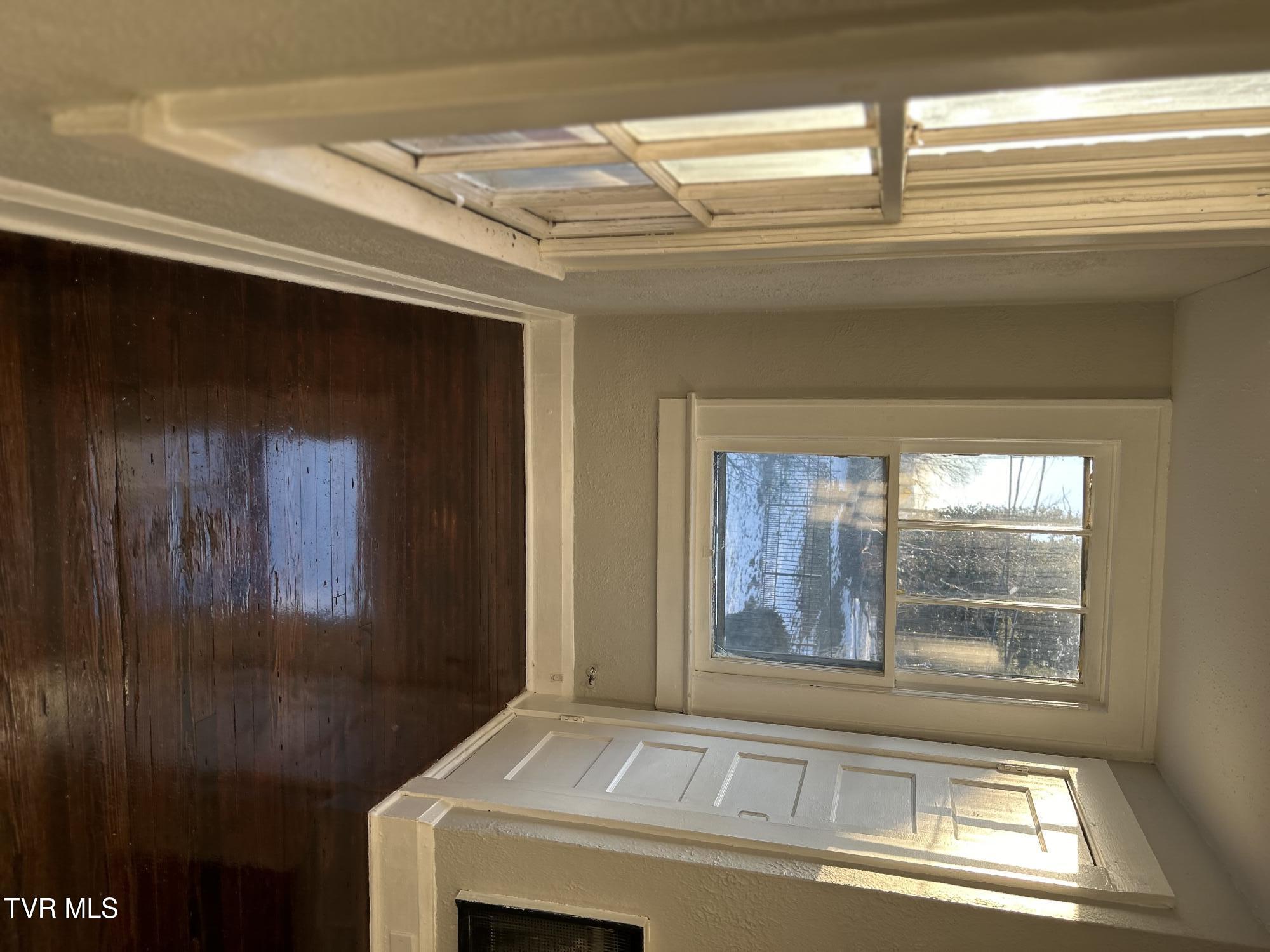 617 Taylor Street Bristol, TN 37620 - Photo 11 of 36 Taylor #1