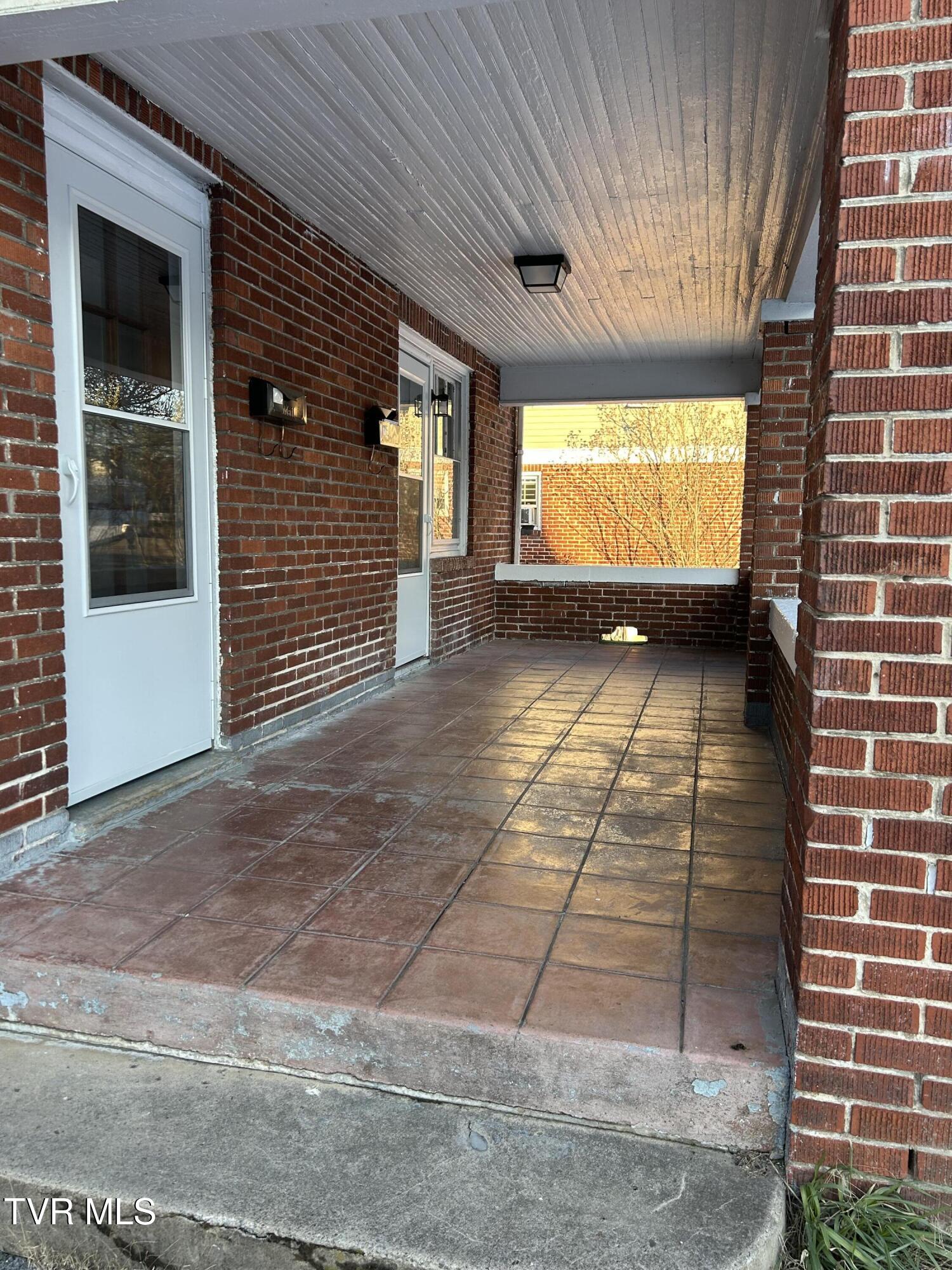 617 Taylor Street Bristol, TN 37620 - Photo 2 of 36 Taylor #1