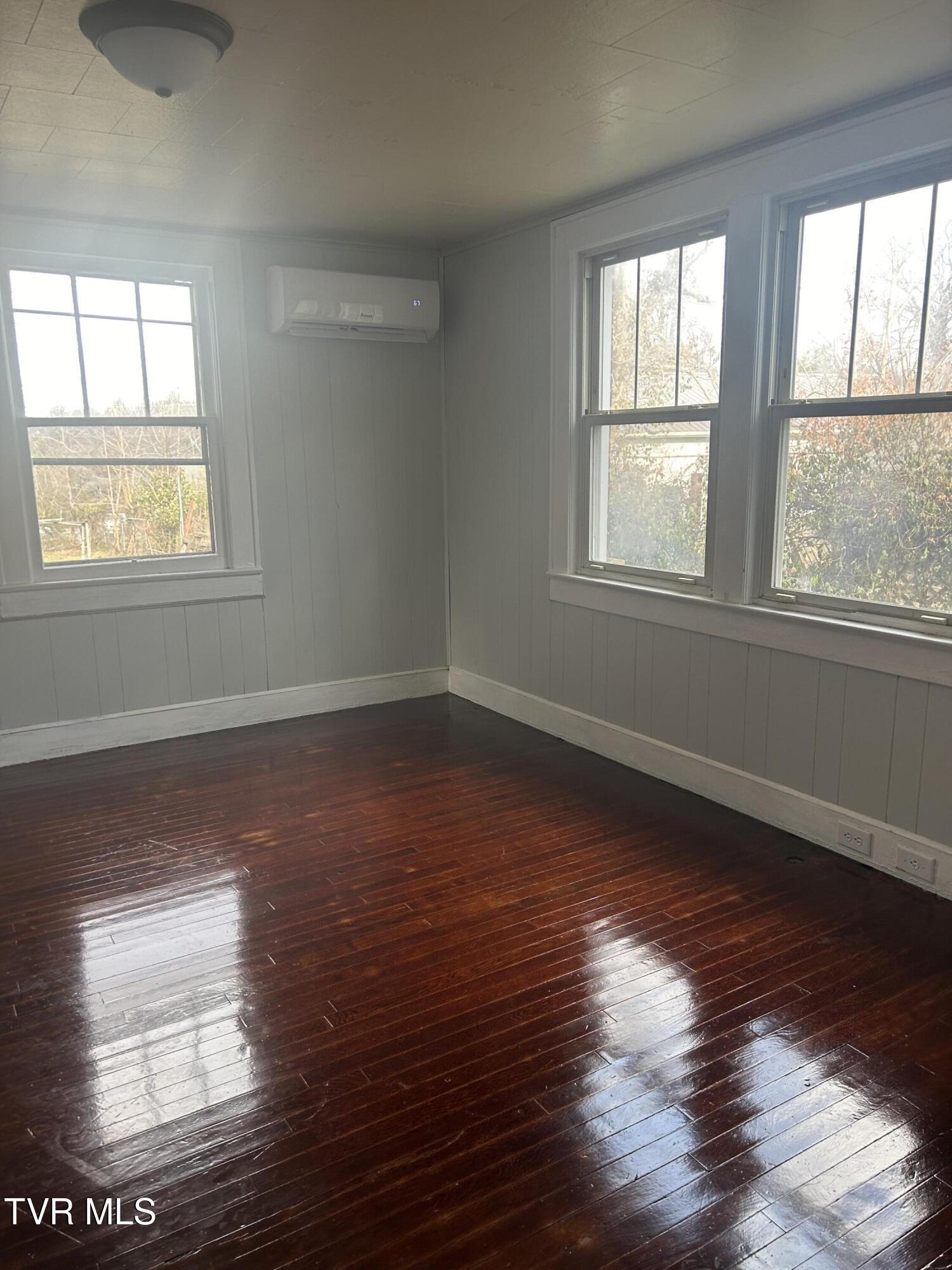 617 Taylor Street Bristol, TN 37620 - Photo 25 of 36 Taylor #2