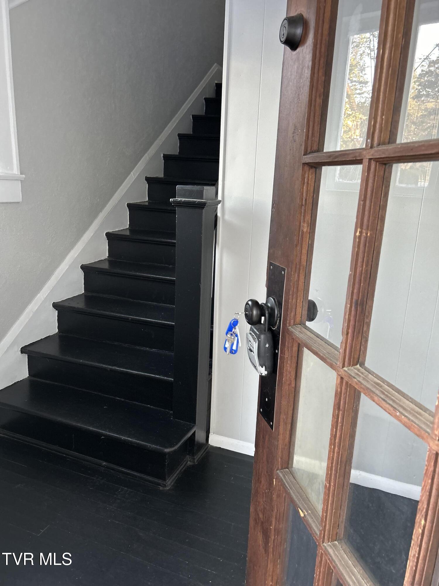 617 Taylor Street Bristol, TN 37620 - Photo 3 of 36 Taylor #1