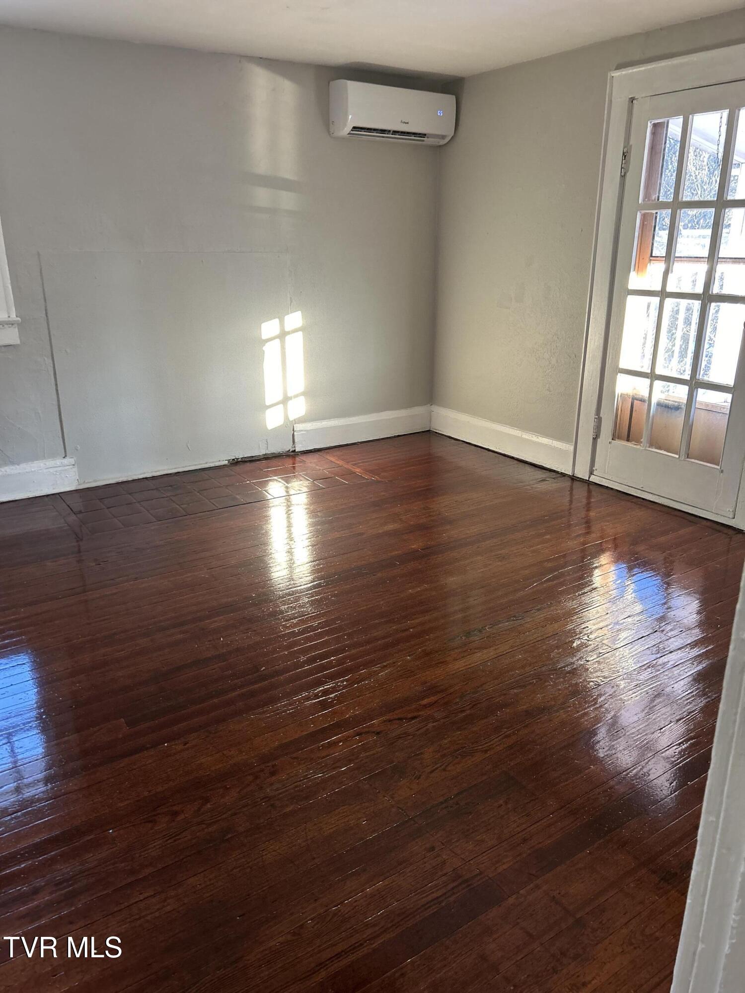 617 Taylor Street Bristol, TN 37620 - Photo 6 of 36 Taylor #1