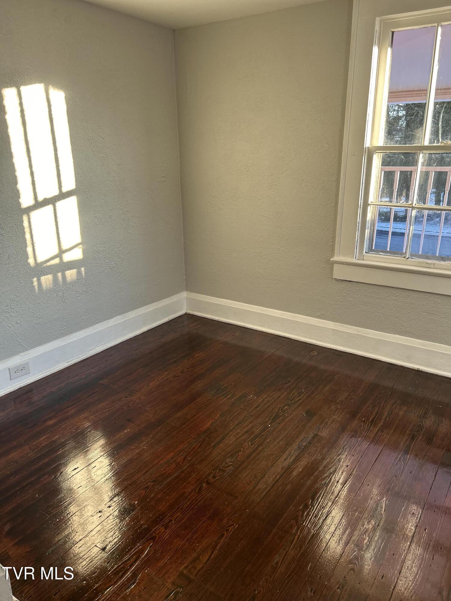 617 Taylor Street Bristol, TN 37620 - Photo 10 of 36 Taylor #1