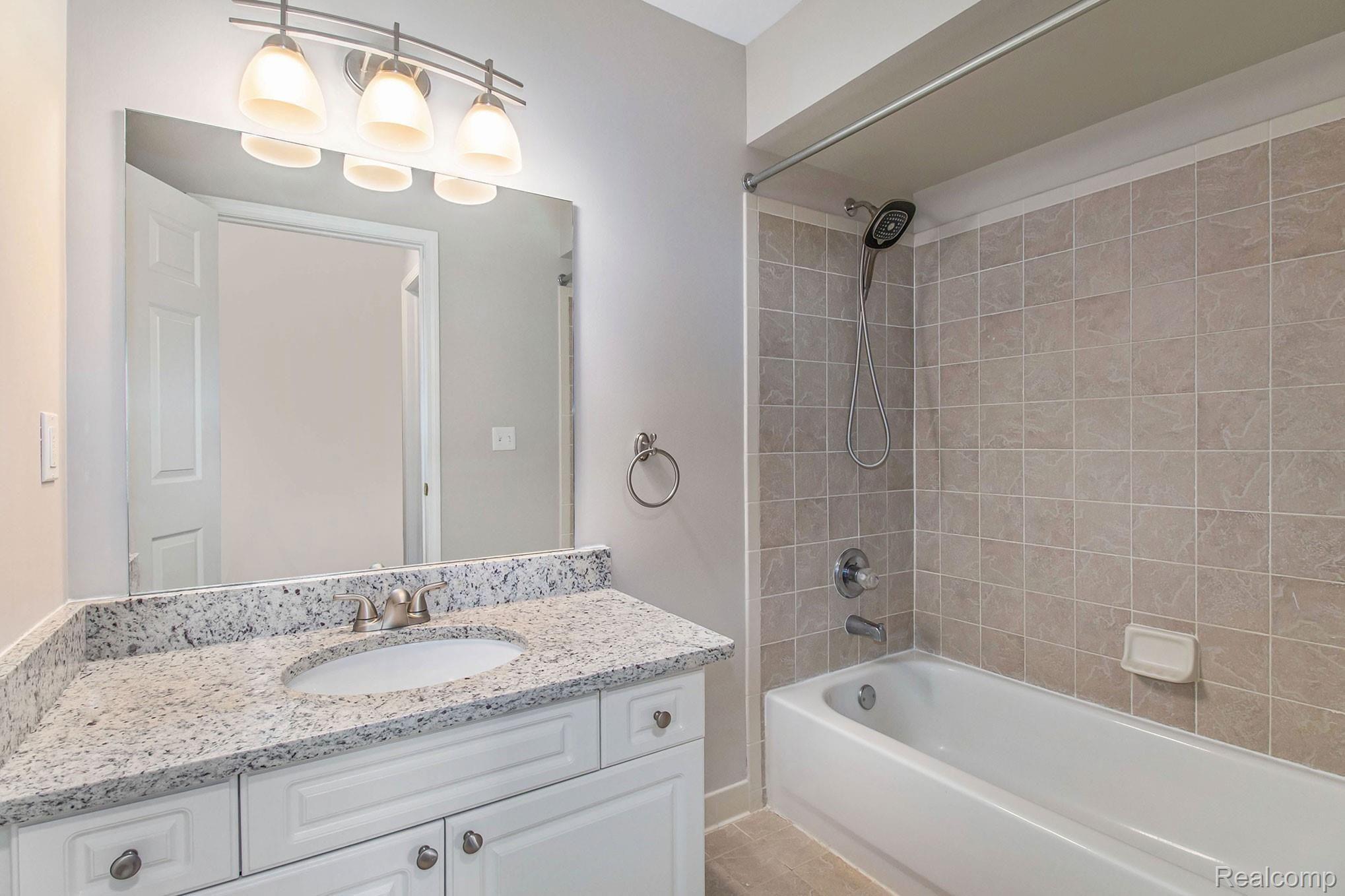 3515 Tremonte Circle, Unit 300 Rochester, MI 48306 - Photo 17 of 30 IMG_8658.jpg