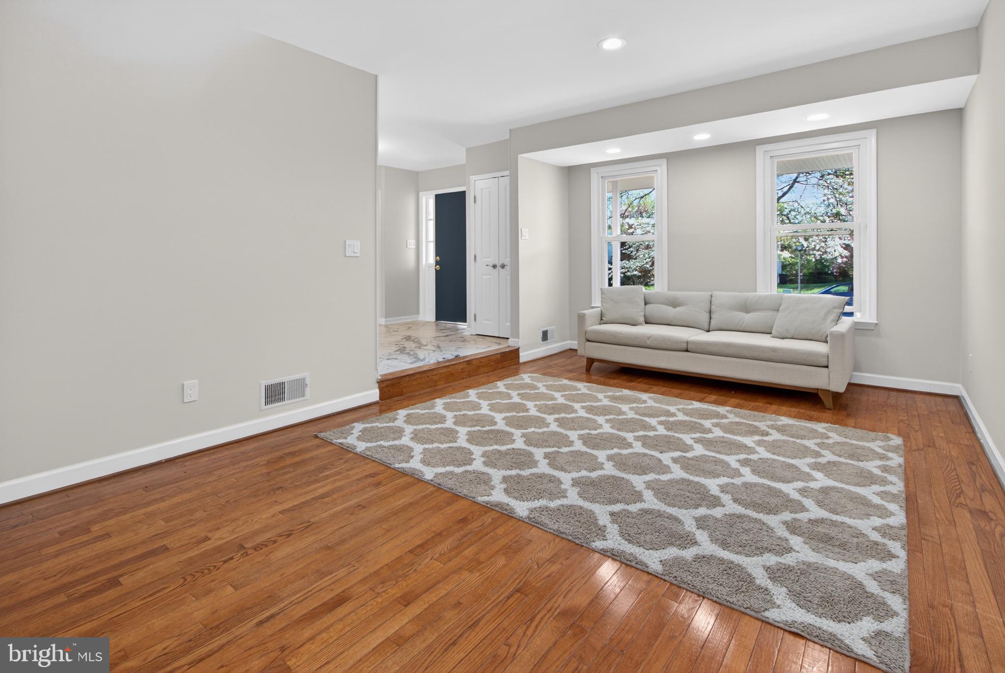 16 Redding Ridge Drive Gaithersburg, MD 20878 - Photo 11 of 53 Bright and inviting living space.