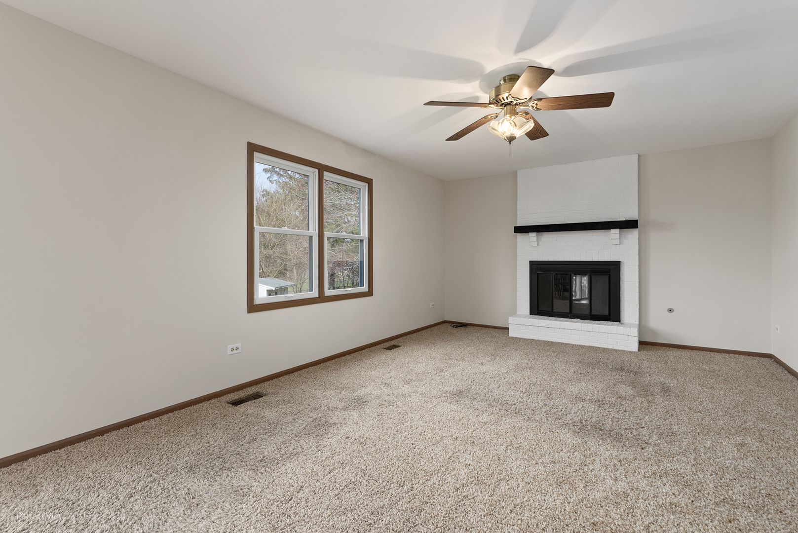 92 Foxboro Lane Gurnee, IL 60031 - Photo 12 of 46 a view of a livingroom with a ceiling fan and window