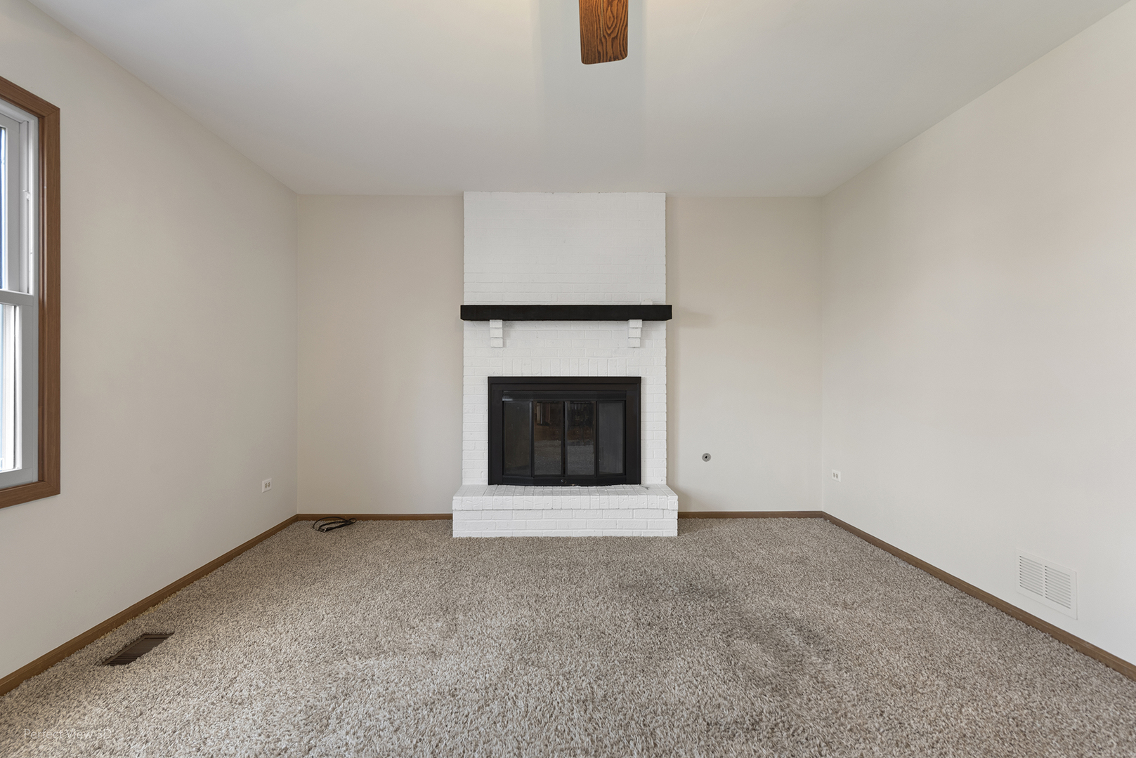 92 Foxboro Lane Gurnee, IL 60031 - Photo 13 of 46 an empty room with a fireplace