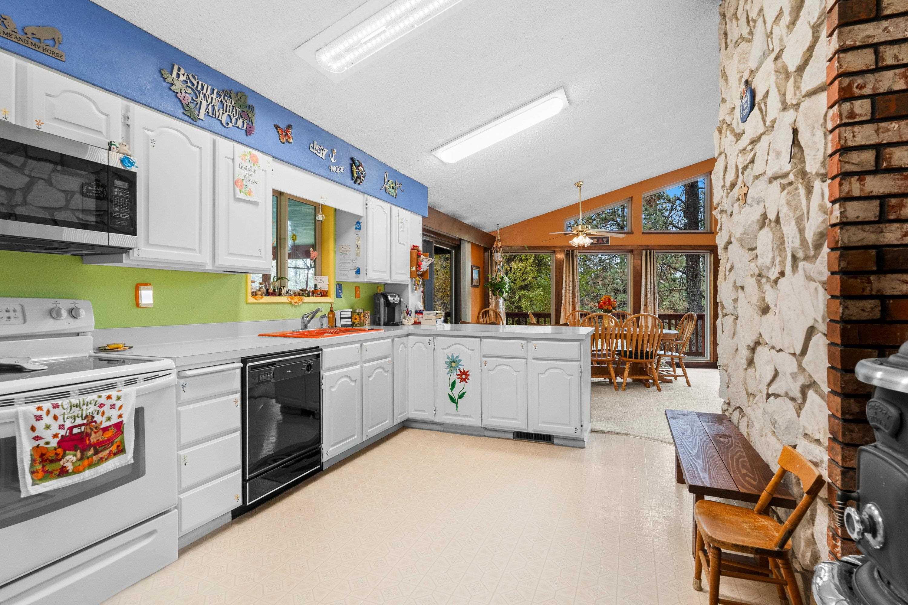 32302 North Hardesty Road Chattaroy, WA 99003 - Photo 8 of 50