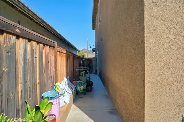 a view of a back yard of the house