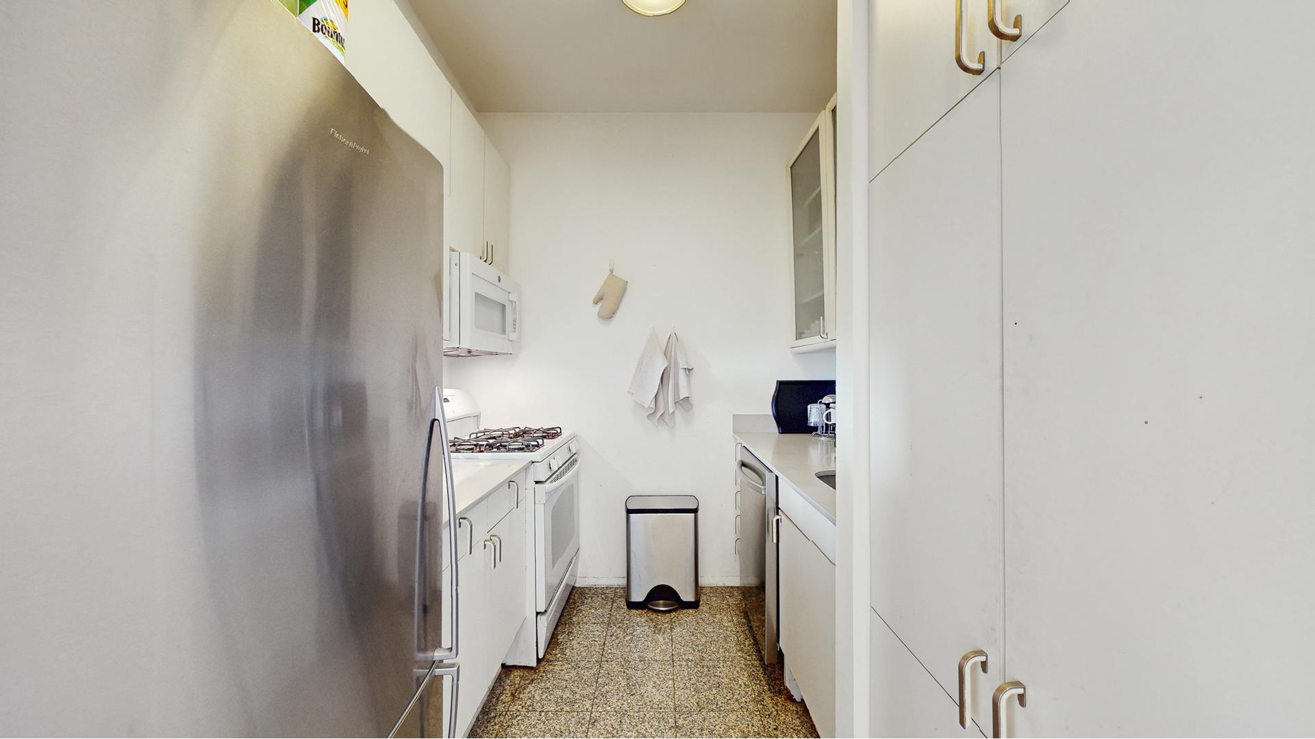 301 West 57th Street, Unit 17B Manhattan, NY 10019 - Photo 4 of 11