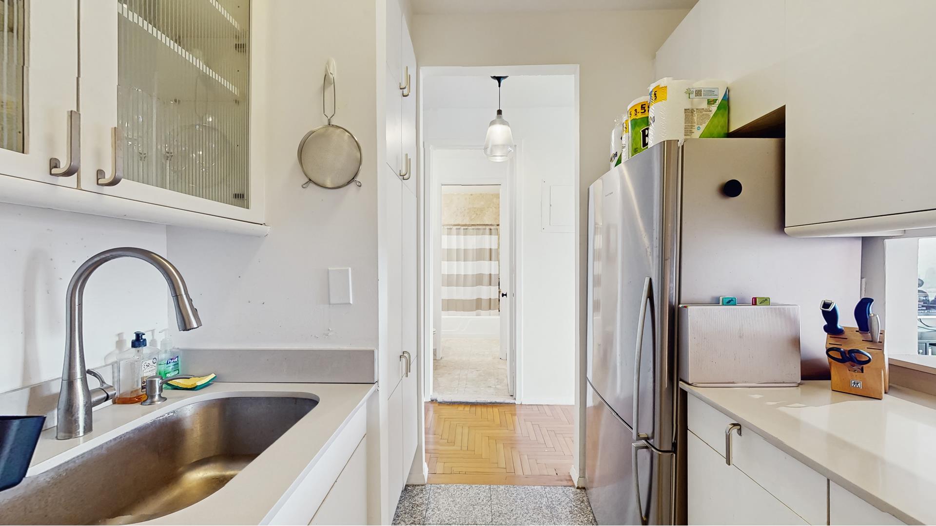 301 West 57th Street, Unit 17B Manhattan, NY 10019 - Photo 5 of 11