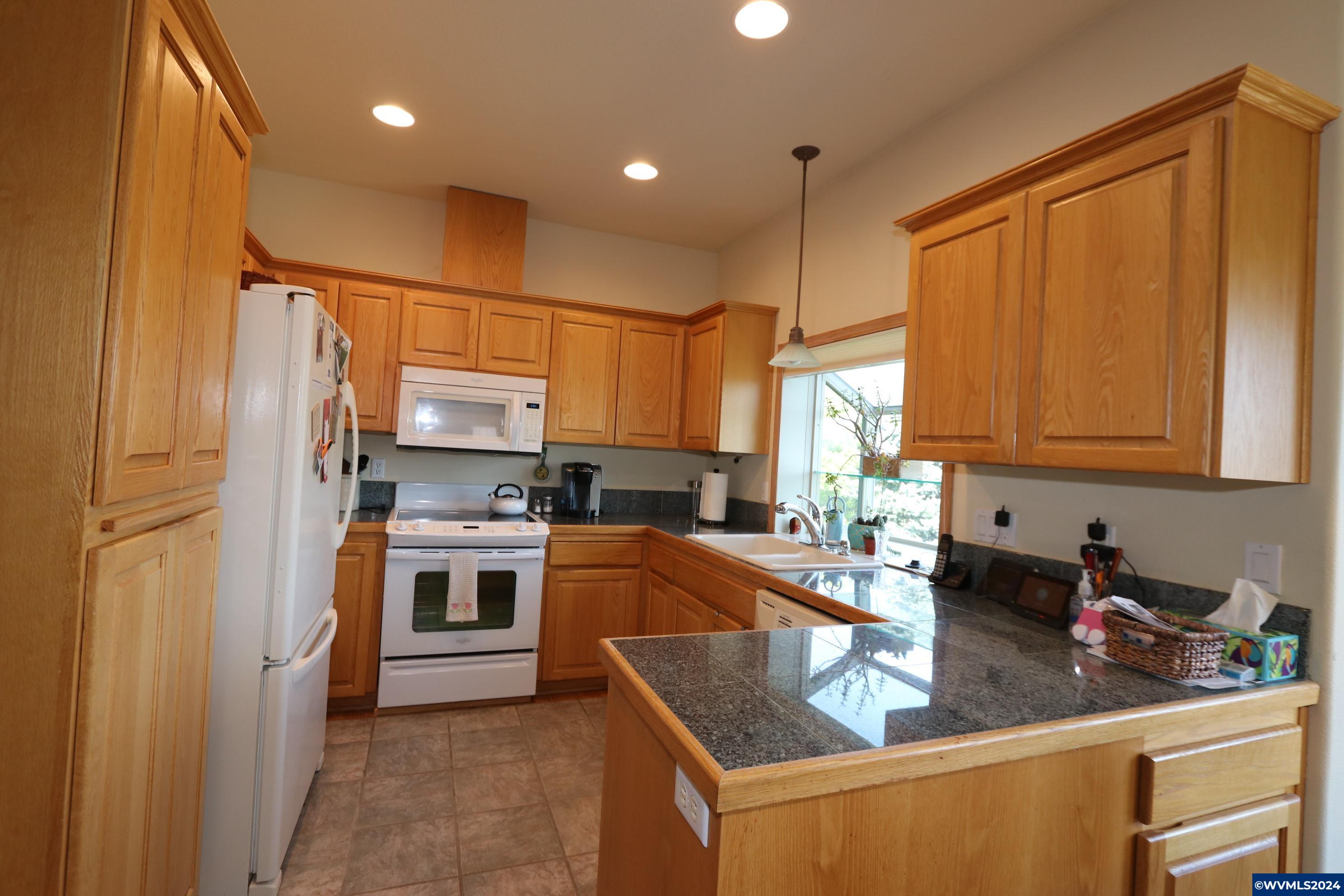 1480 Ranier Loop Northwest Salem, OR 97304 - Photo 8 of 33 Gallery Image 8
