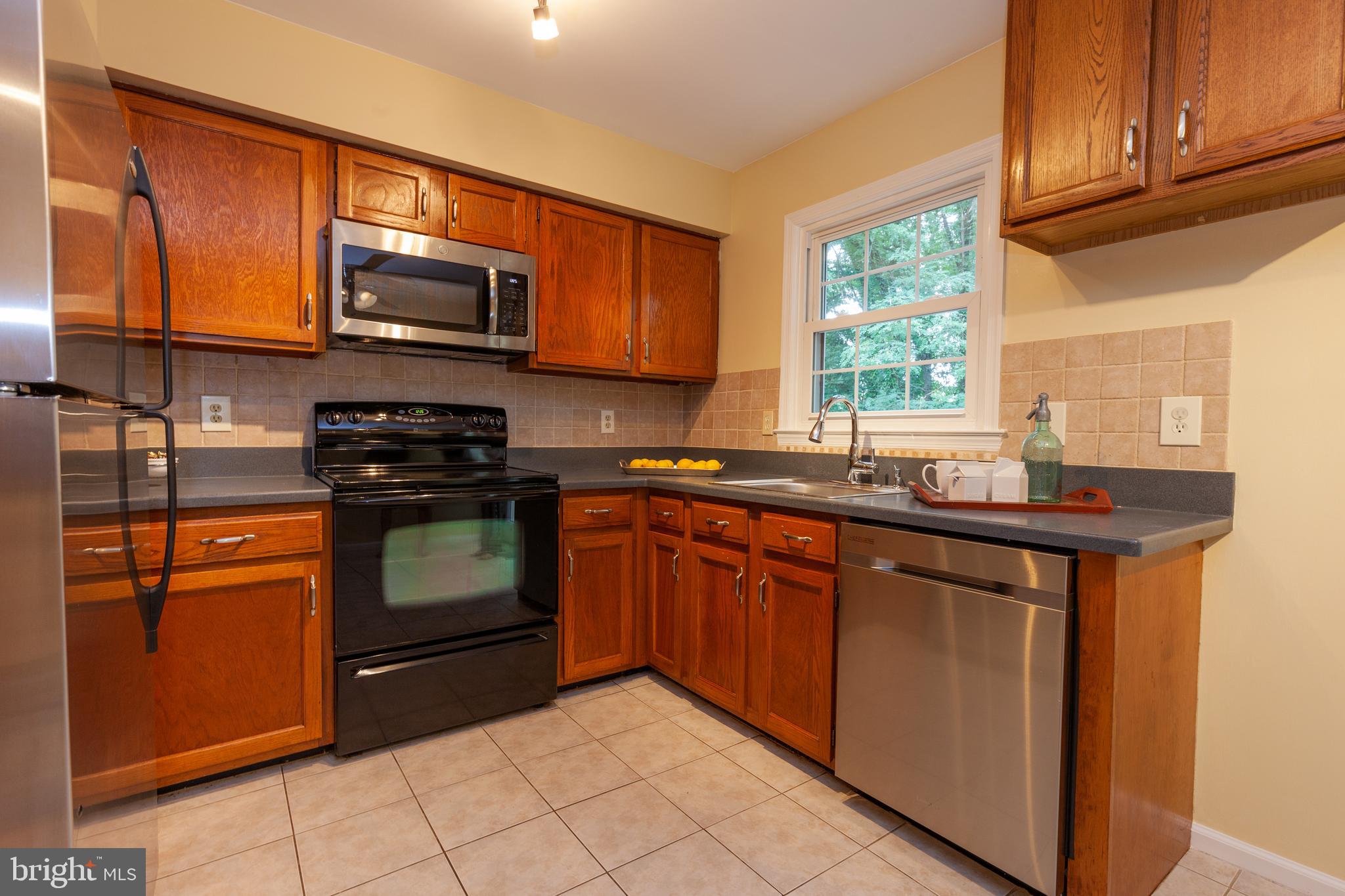 8528 Springfield Oaks Drive Springfield, VA 22153 - Photo 5 of 41 Gallery Image 5