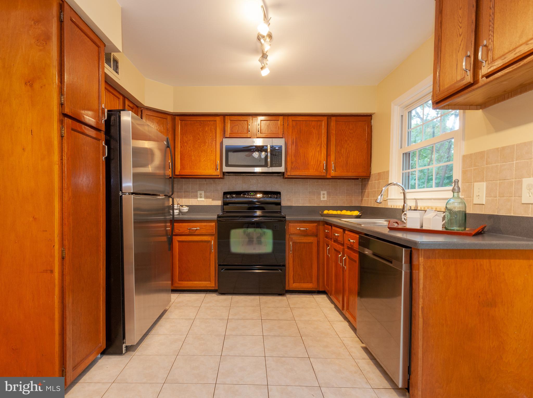 8528 Springfield Oaks Drive Springfield, VA 22153 - Photo 6 of 41 Gallery Image 6