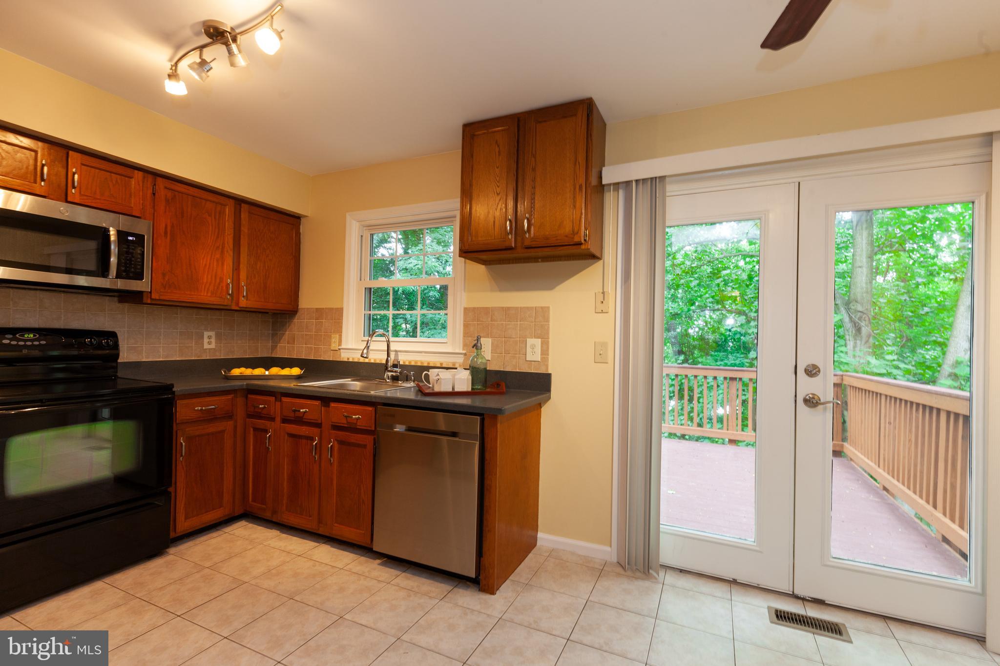 8528 Springfield Oaks Drive Springfield, VA 22153 - Photo 8 of 41 Gallery Image 8