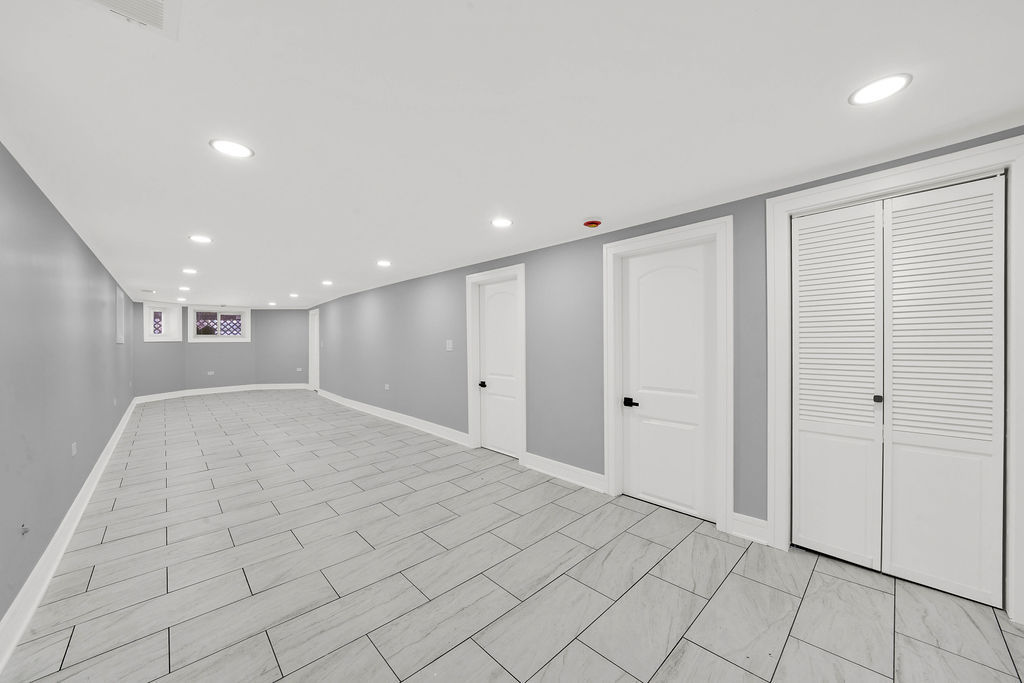 6607 South Oakley Avenue Chicago, IL 60636 - Photo 21 of 32 a view of an empty room