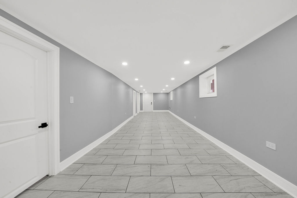 6607 South Oakley Avenue Chicago, IL 60636 - Photo 22 of 32 a view of an empty room