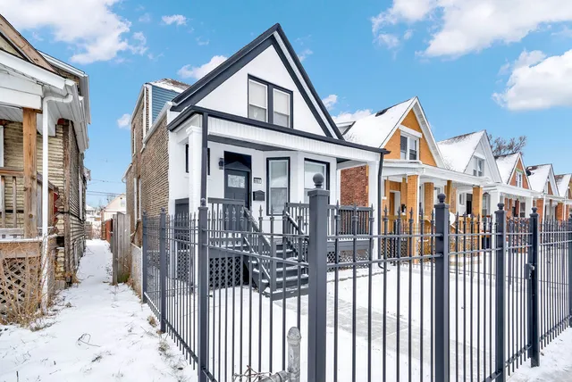 $369,900 | 6607 South Oakley Avenue, Chicago, IL 60636