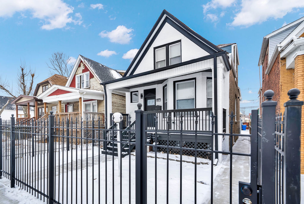 6607 South Oakley Avenue Chicago, IL 60636 - Photo 31 of 32 a front view of a house with a porch