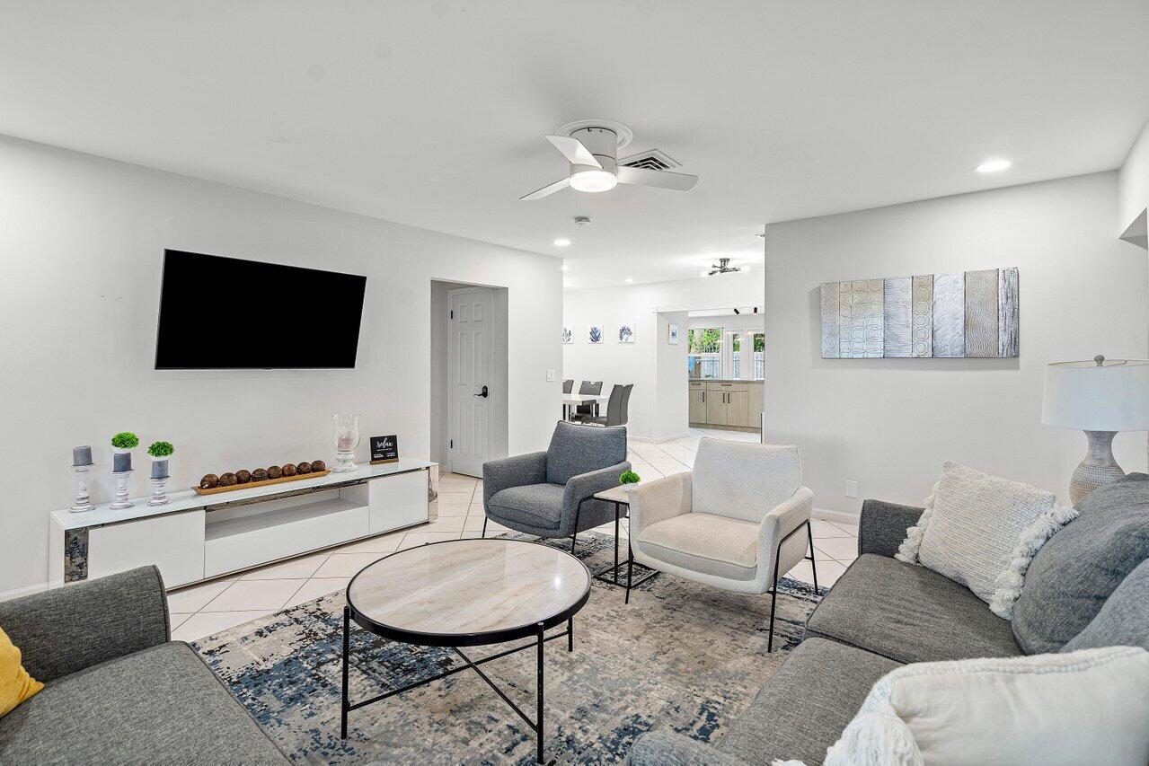 701 Gumtree Road North Palm Beach, FL 33408 - Photo 11 of 44 011-701GumtreeRoad-NorthPalmBeach-FL-334