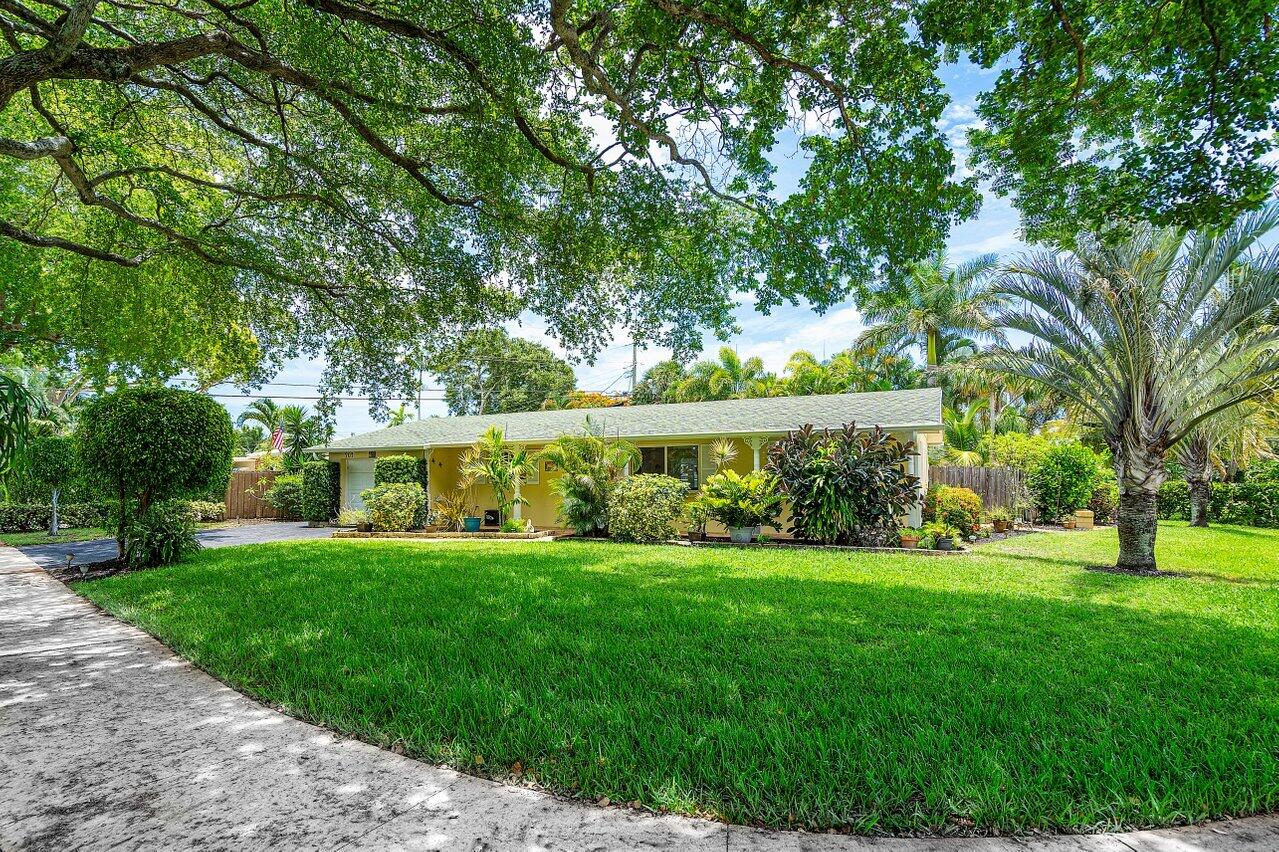 701 Gumtree Road North Palm Beach, FL 33408 - Photo 2 of 44 001-701GumtreeRoad-NorthPalmBeach-FL-334