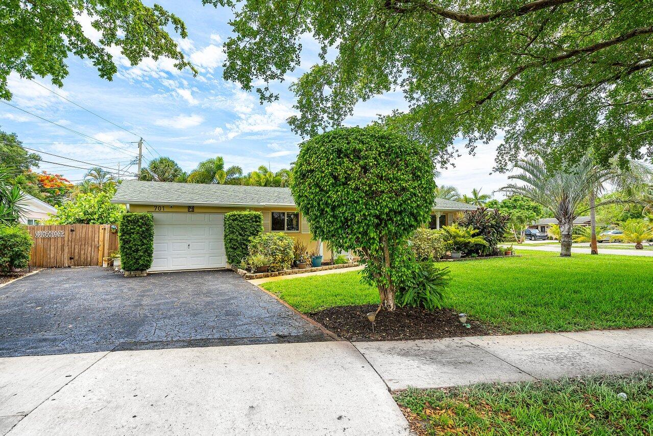 701 Gumtree Road North Palm Beach, FL 33408 - Photo 3 of 44 002-701GumtreeRoad-NorthPalmBeach-FL-334