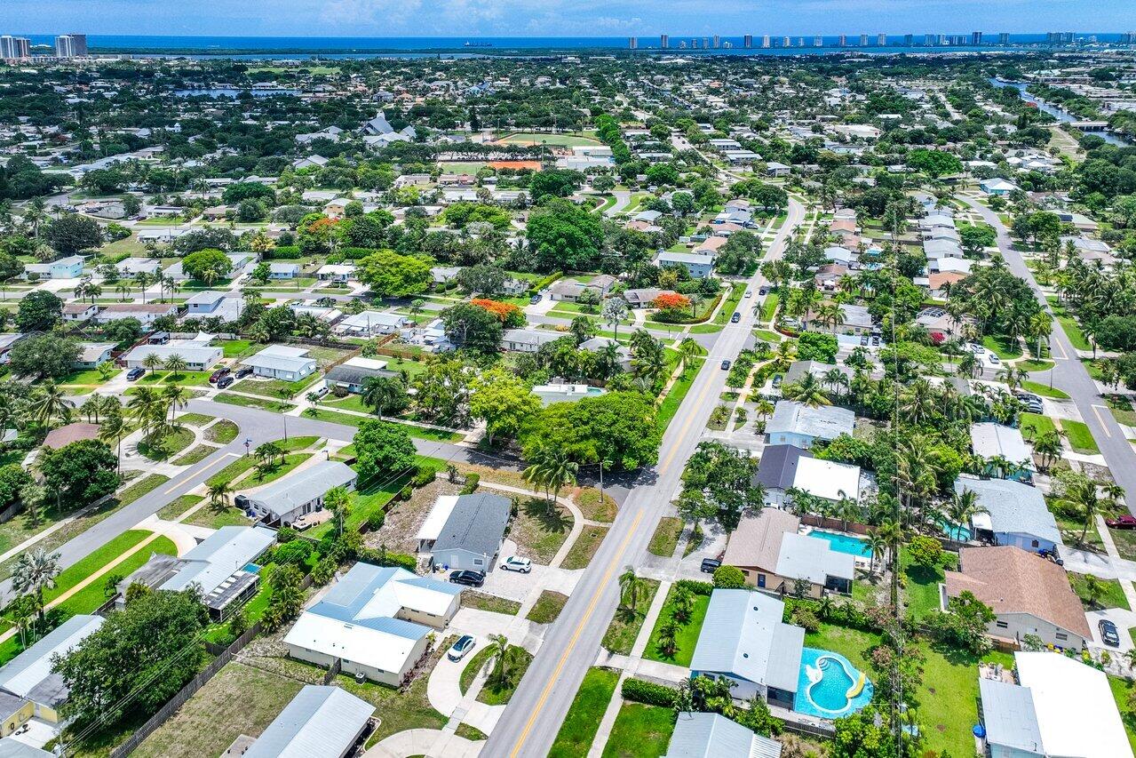 701 Gumtree Road North Palm Beach, FL 33408 - Photo 38 of 44 038-701GumtreeRoad-NorthPalmBeach-FL-334