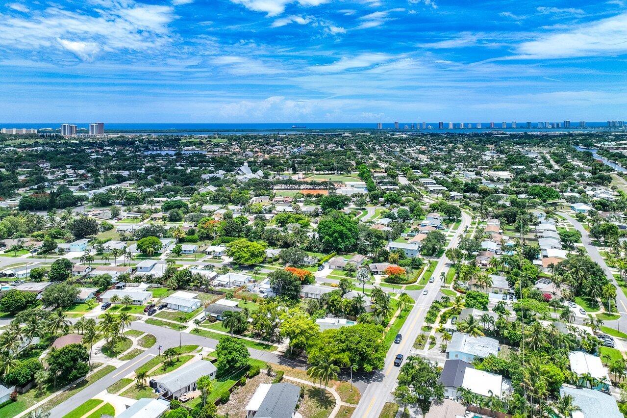 701 Gumtree Road North Palm Beach, FL 33408 - Photo 40 of 44 040-701GumtreeRoad-NorthPalmBeach-FL-334