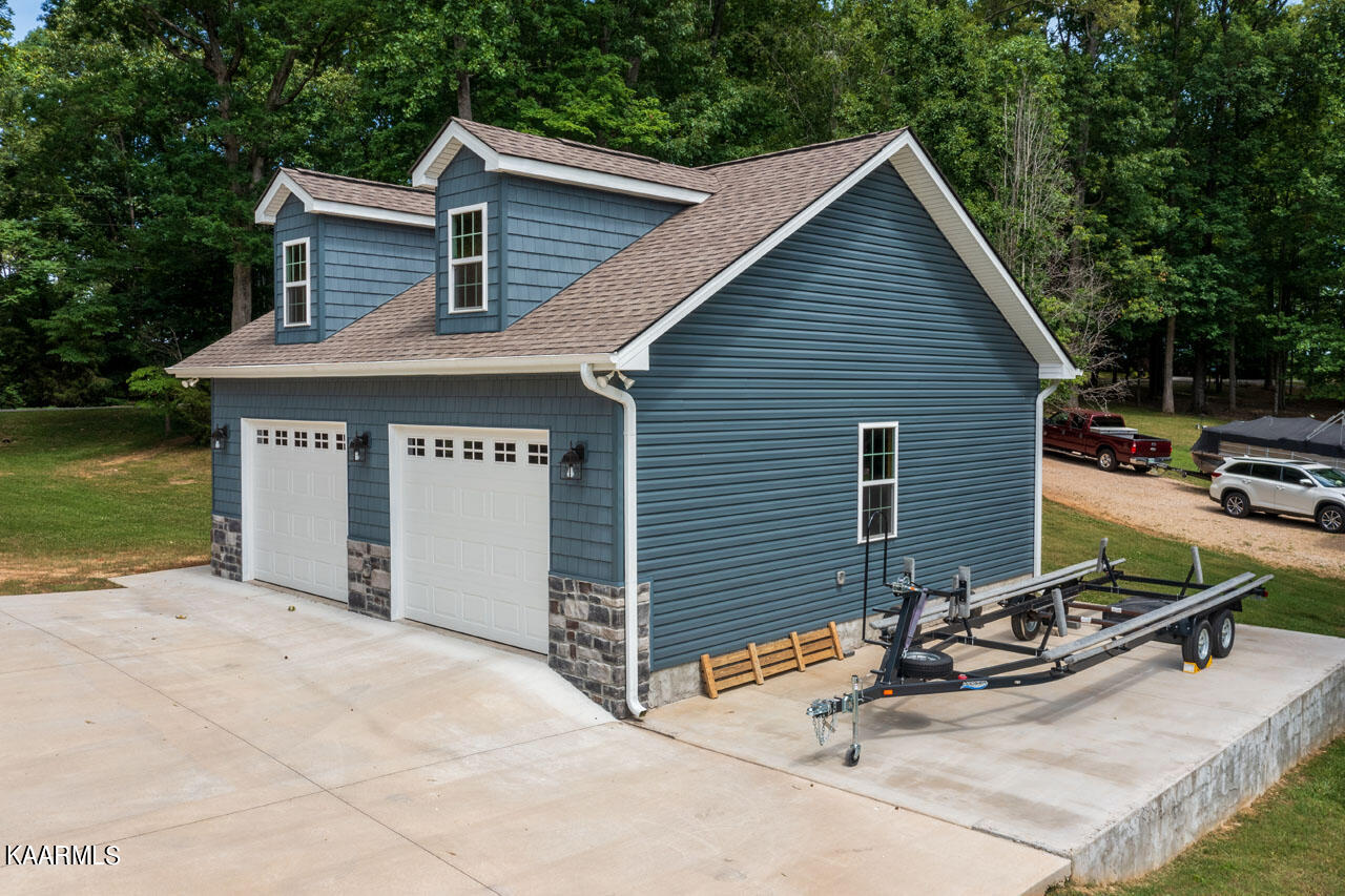 312 7 Oaks Drive Rutledge, TN 37861 - Photo 10 of 57 312 Seven Oaks garage