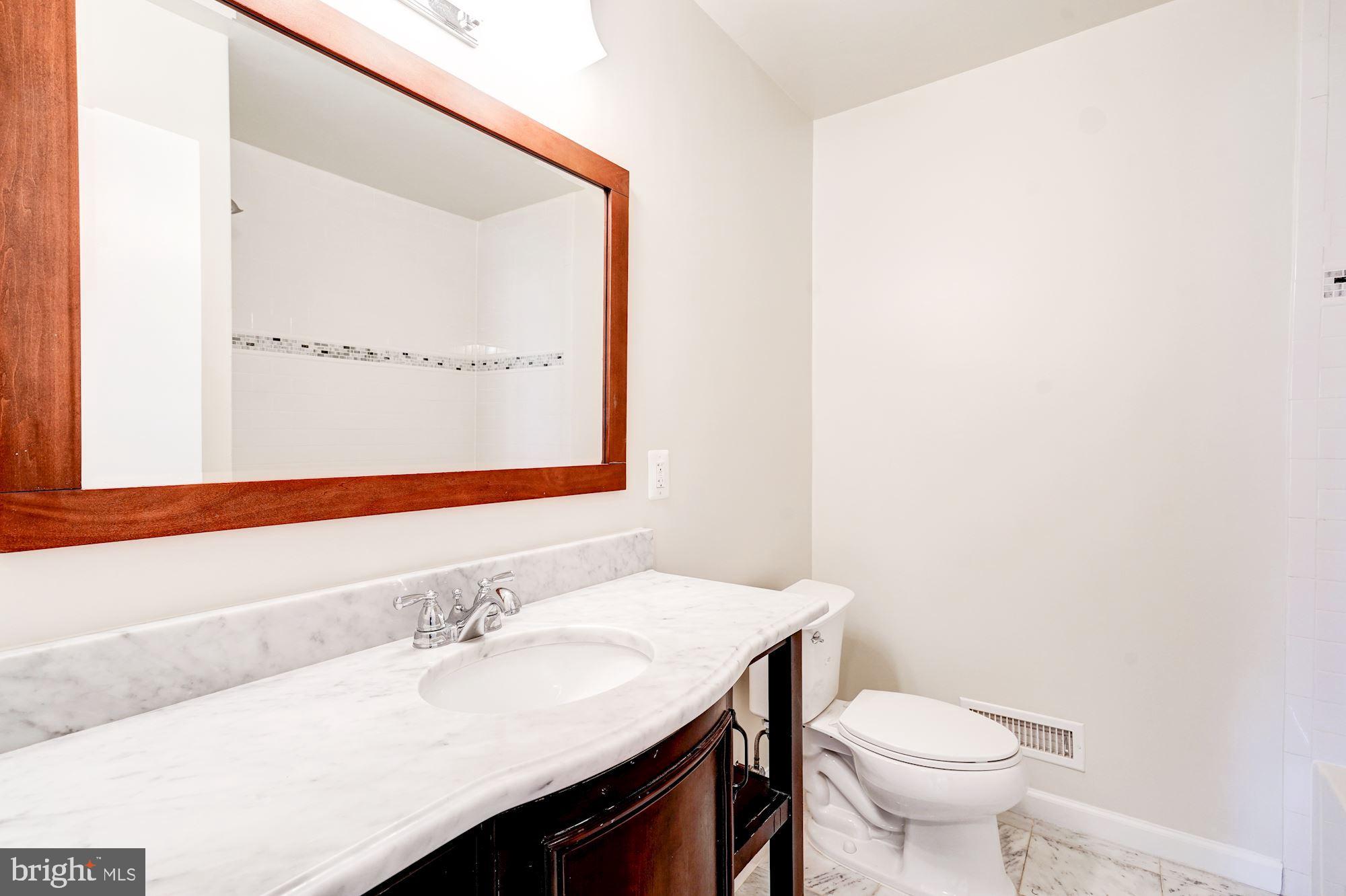 6800 Dean Drive McLean, VA 22101 - Photo 5 of 18 Main level full bath