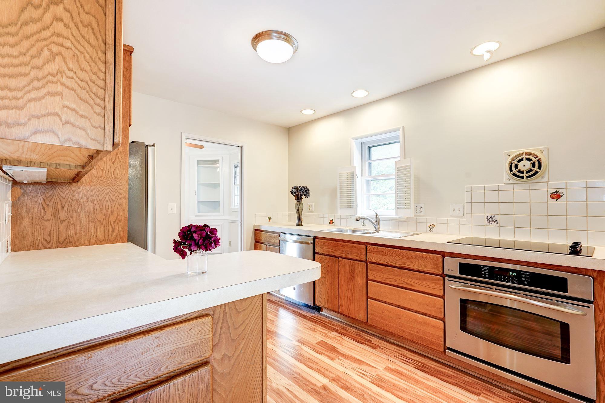 6800 Dean Drive McLean, VA 22101 - Photo 6 of 18 Breakfast bar & stainless steel appliances