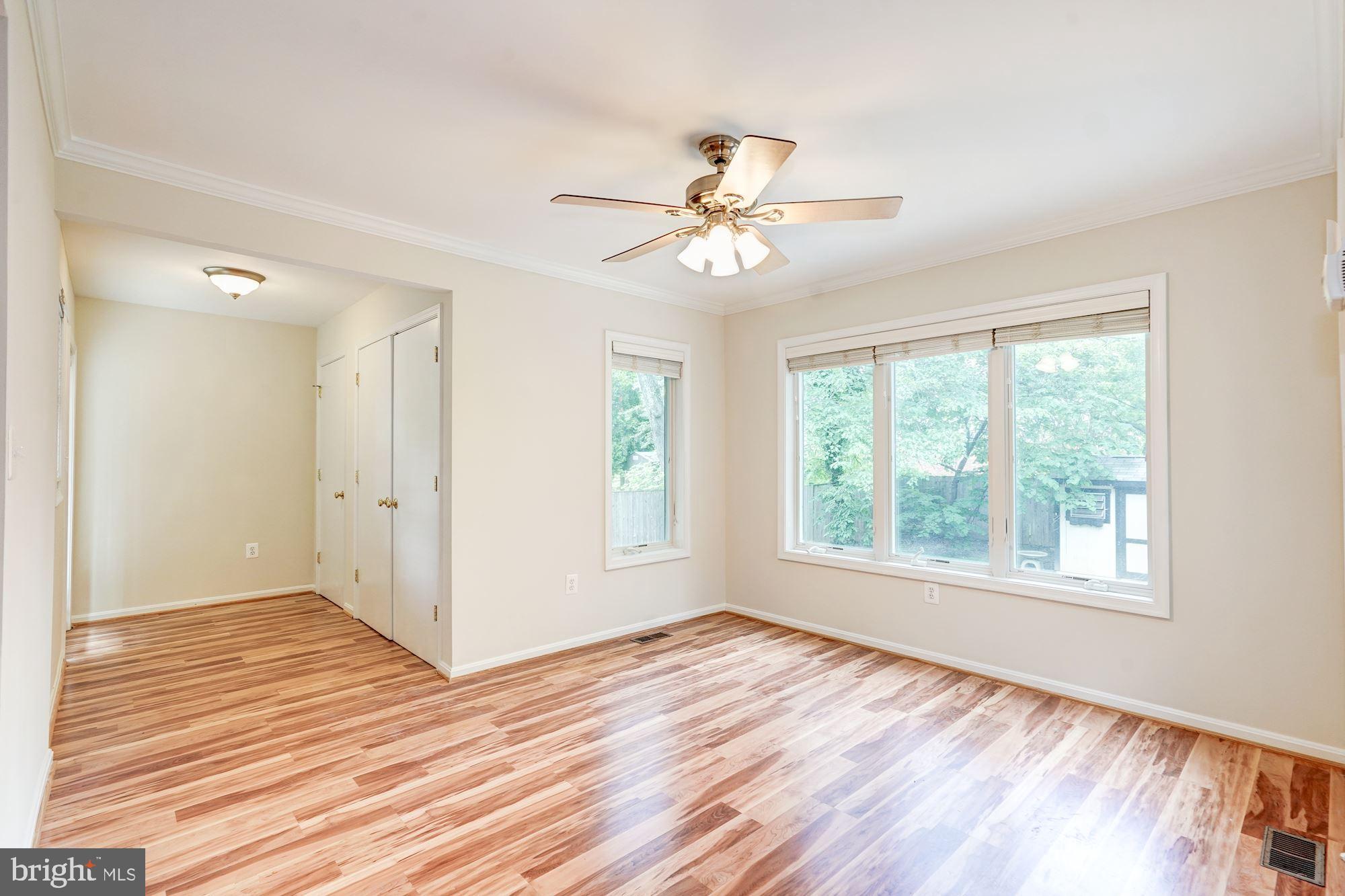 6800 Dean Drive McLean, VA 22101 - Photo 8 of 18 Dining room with bay window
