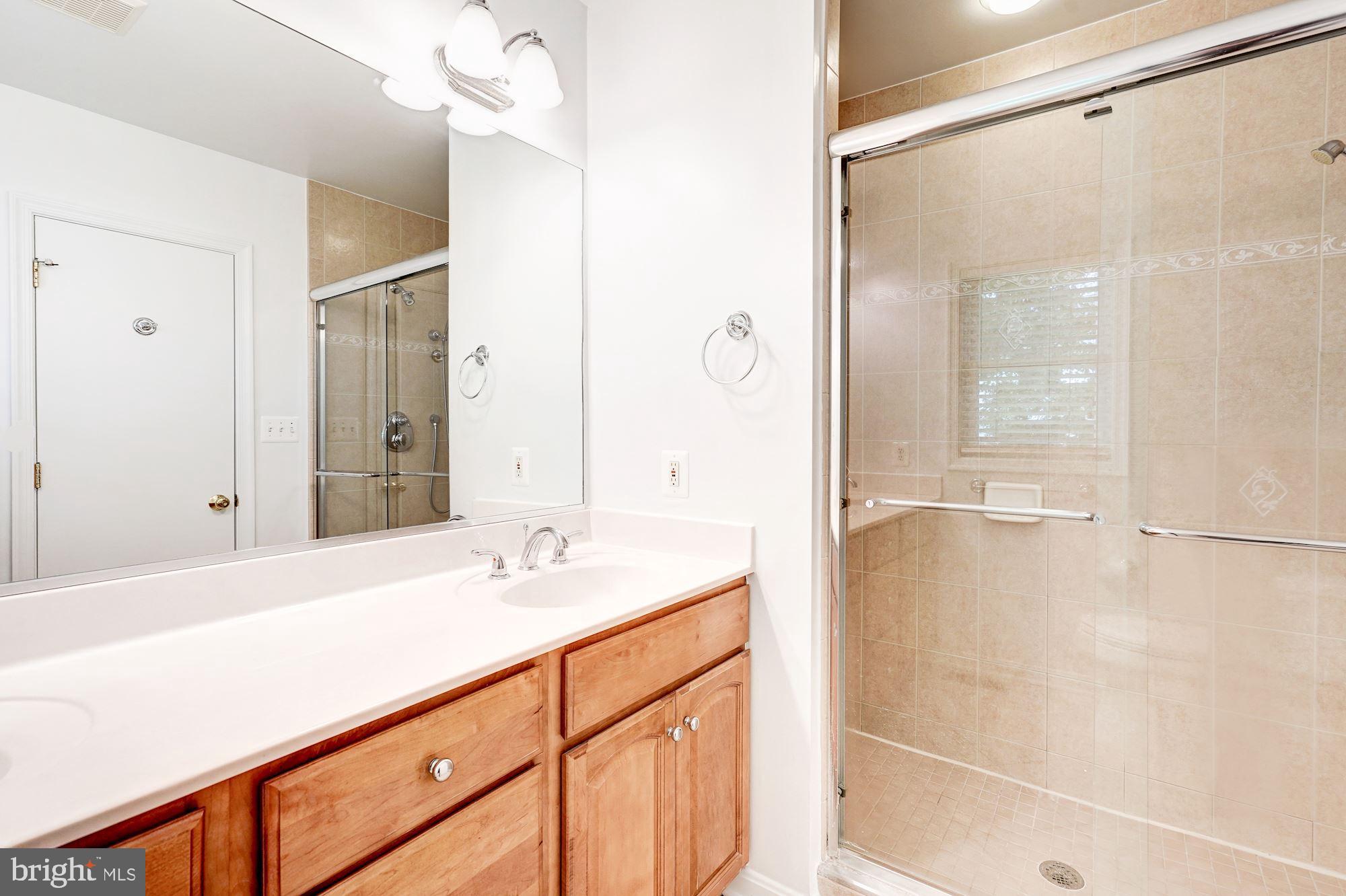 6800 Dean Drive McLean, VA 22101 - Photo 10 of 18 Master bathroom