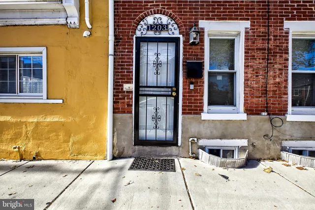 a view of entryway with a brick wall
