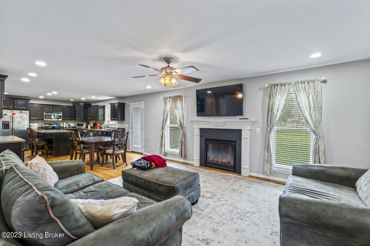 7614 Crestline Road Louisville, KY 40214 - Photo 18 of 35 DSC02676