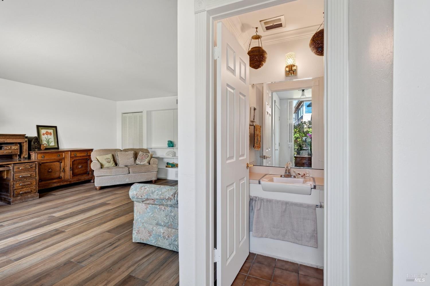 1072 Los Gamos Road, Unit E San Rafael, CA 94903 - Photo 4 of 27 Gallery Image 4