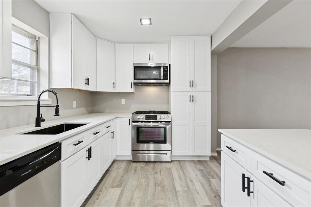9643 Altacrest Drive Dallas, TX 75227 - Photo 10 of 30 a kitchen with cabinets appliances and a sink