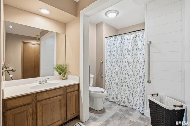 $164,500 | 2200 36th Street, Unit 3C, Rock Island, IL 61201