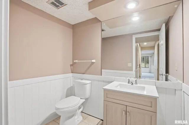 $164,500 | 2200 36th Street, Unit 3C, Rock Island, IL 61201