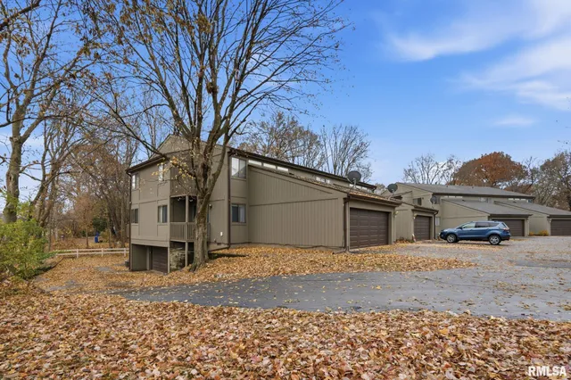 $164,500 | 2200 36th Street, Unit 3C, Rock Island, IL 61201