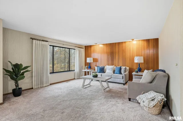 $164,500 | 2200 36th Street, Unit 3C, Rock Island, IL 61201