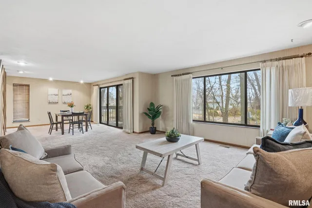 $164,500 | 2200 36th Street, Unit 3C, Rock Island, IL 61201