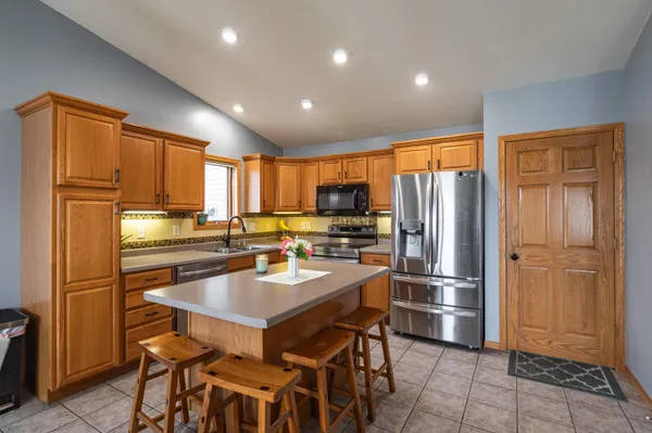 $469,900 | 2205 Greenview Lane, Onalaska, WI 54650