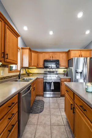 $469,900 | 2205 Greenview Lane, Onalaska, WI 54650