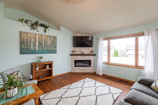 $469,900 | 2205 Greenview Lane, Onalaska, WI 54650