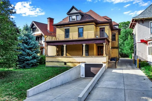 $2,100 | 522 West Ferry Street, Unit 1, Buffalo, NY 14222