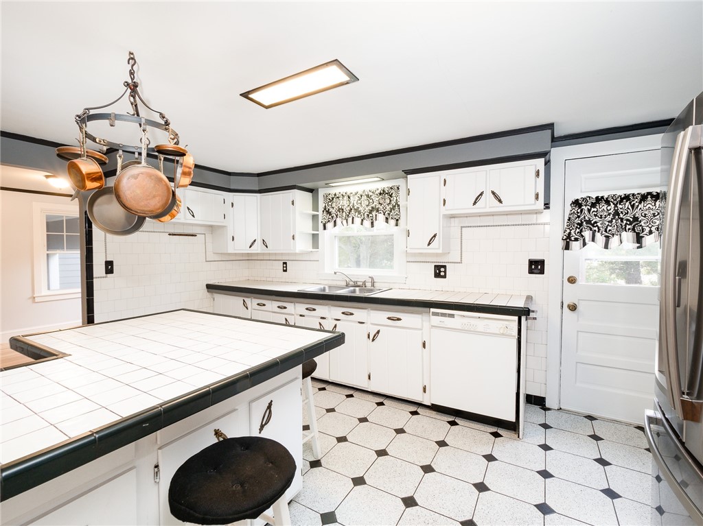 18 Lowell Street Coventry, RI 02816 - Photo 26 of 45