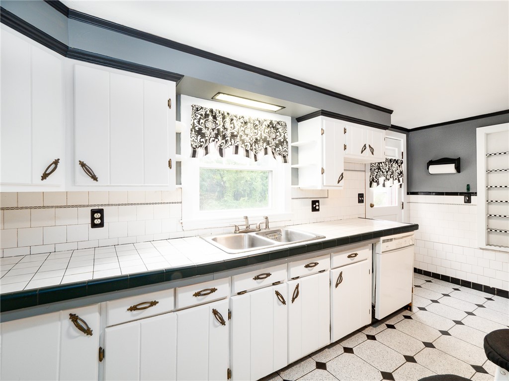 18 Lowell Street Coventry, RI 02816 - Photo 31 of 45