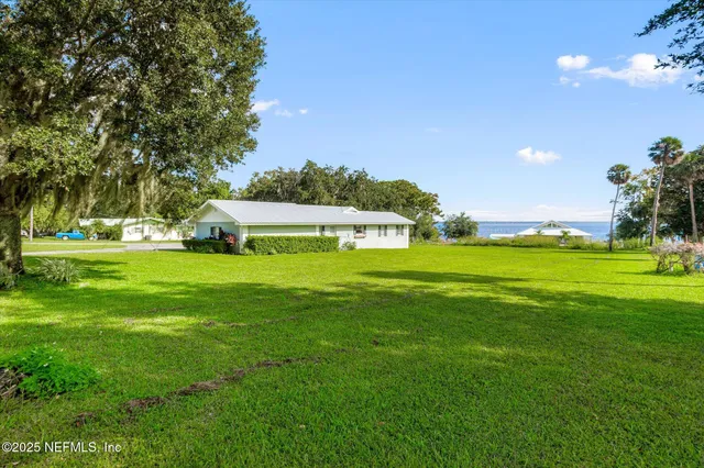 a view of an outdoor space
