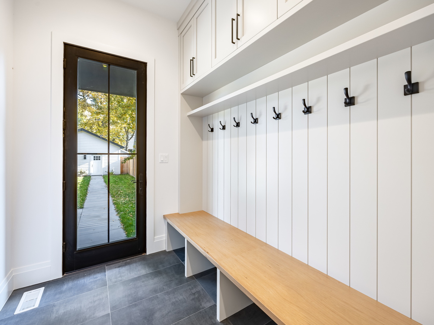 410 Prairie Avenue Wilmette, IL 60091 - Photo 13 of 44 a room with window