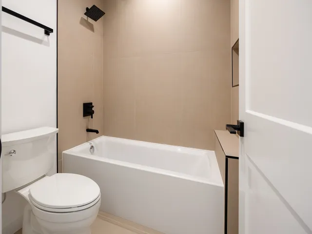 $2,849,000 | 410 Prairie Avenue, Wilmette, IL 60091